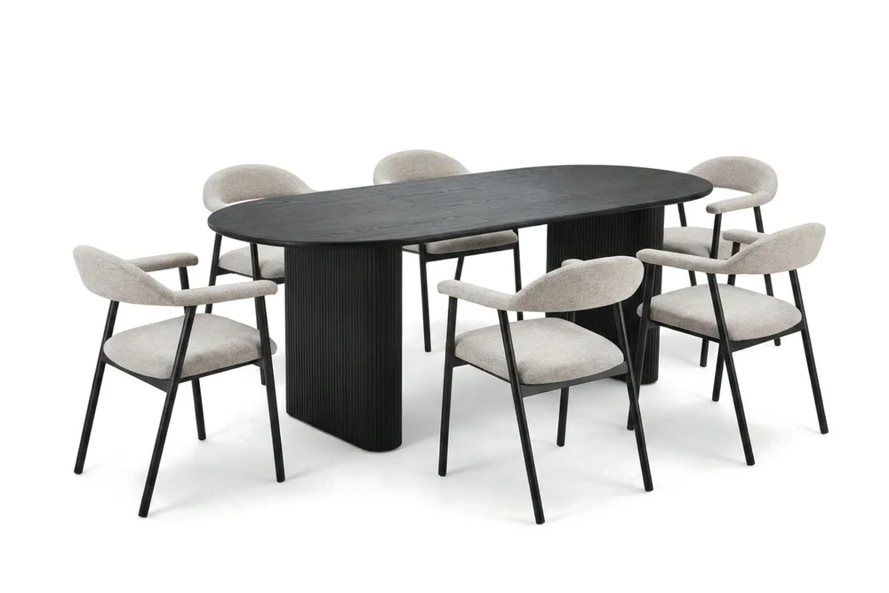 Noira spisegruppe 160–220 cm uttrekkbar i svart med 6 Ronja spisestoler v:7688546
