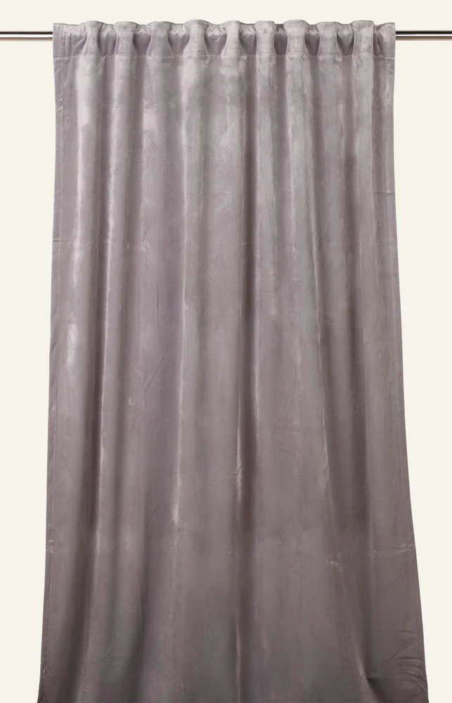 Gardin lys grå – 135×300 cm v:5771480 Gardin lys grå – 135×300 cm v:5771480